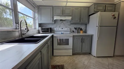 4047 NW 16th St Unit 302, Fort Lauderdale, FL MLS: F10493133