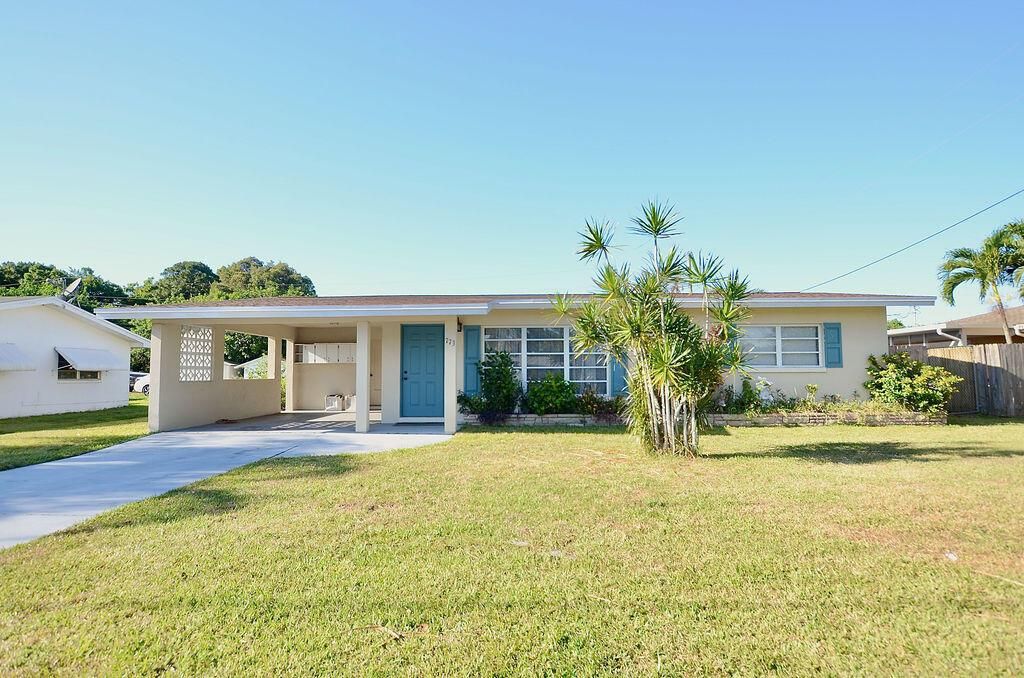 Photo of 773 E Prima Vista Boulevard NE, Port Saint Lucie, FL 34952 (MLS # R10978936)