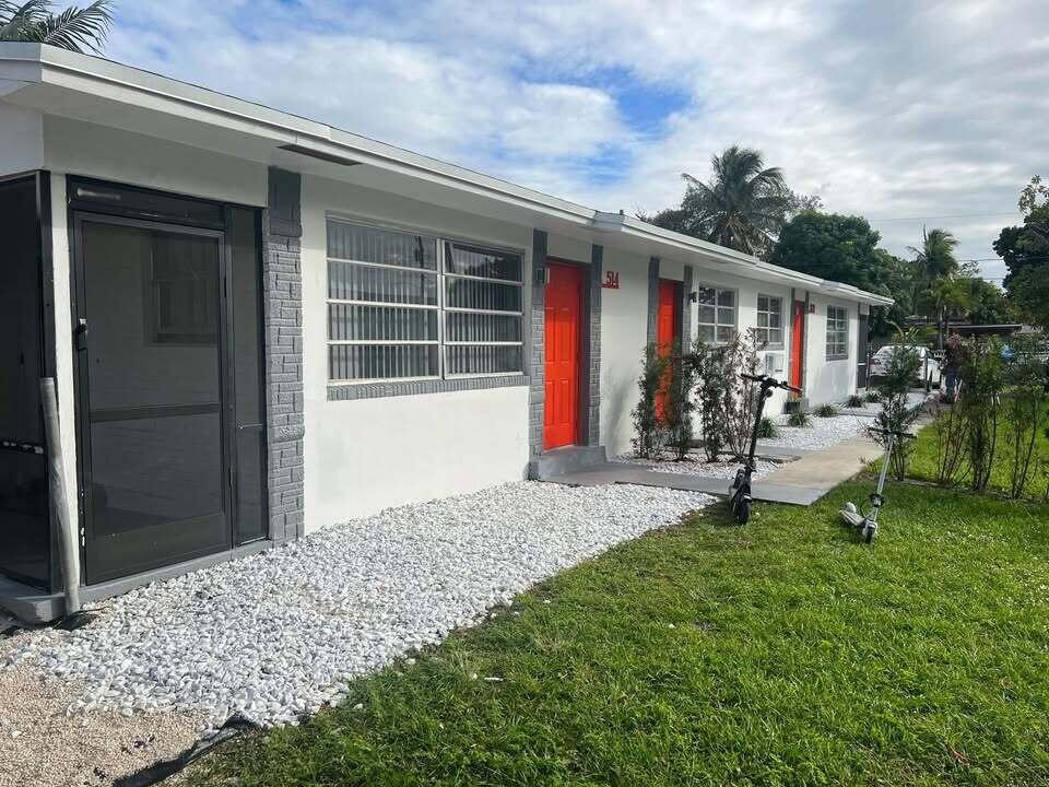 Updated studio located in the heart of Hallandale Beach. The exterior and interior of the building has been completely renovated. Close to schools, shopping, supermarkets, banks, restaurants and I95. Freshly painted, new bathroom, kitchenet and appliances. Washer and dryer. Electric and Water Included. Available for annual lease.