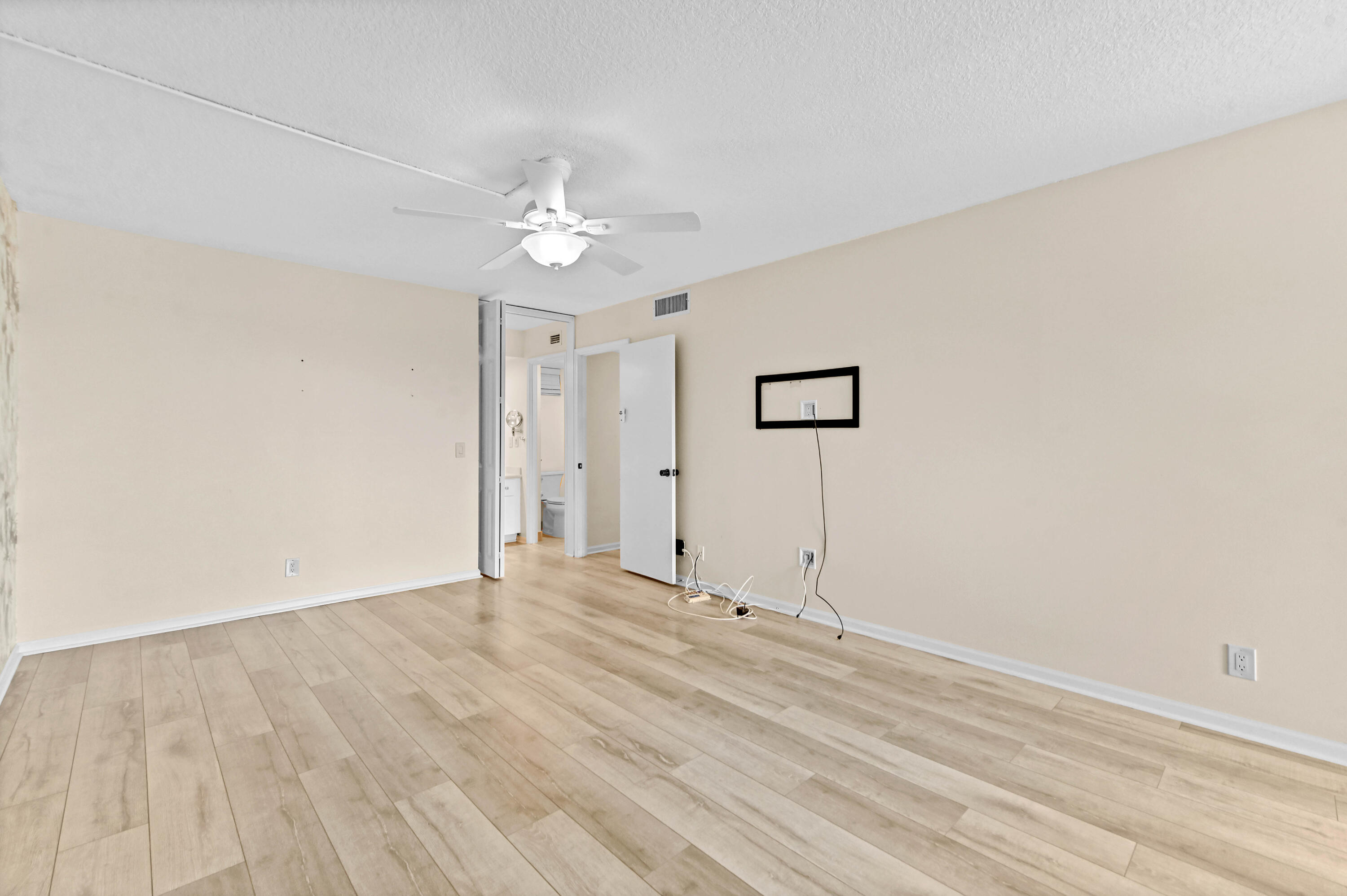 WOODLAND LAKES - Residential