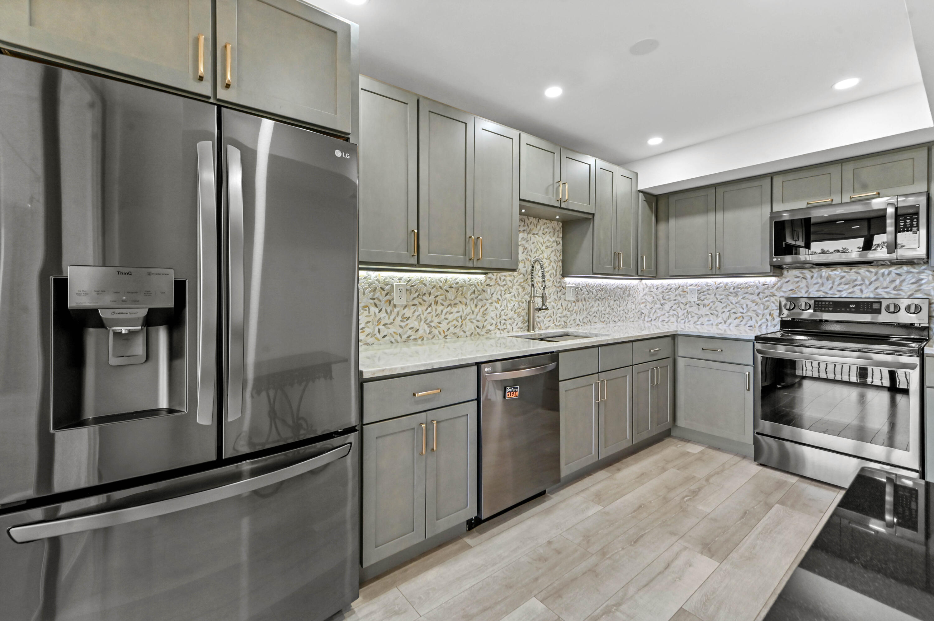 WOODLAND LAKES - Residential