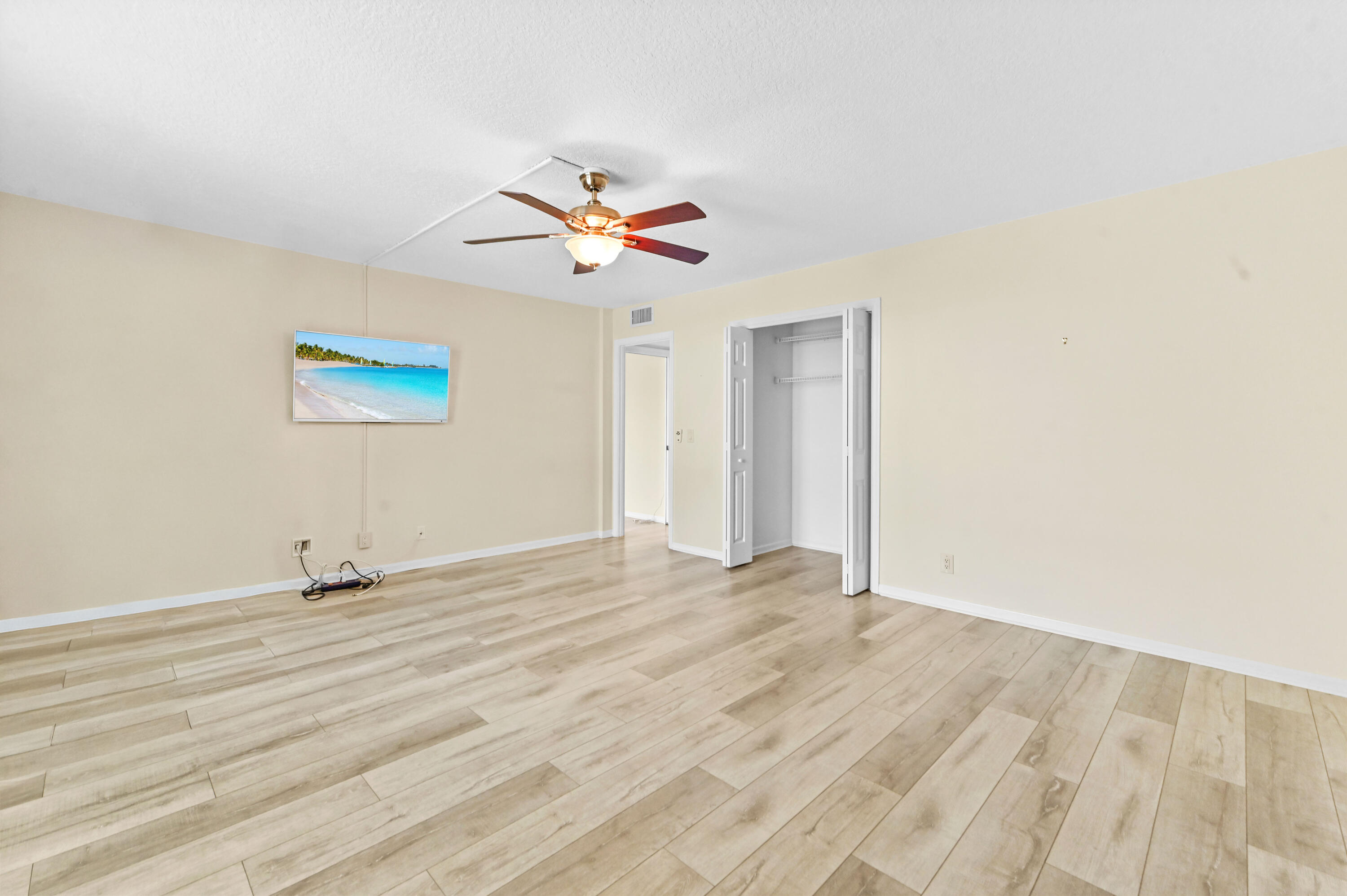 WOODLAND LAKES - Residential