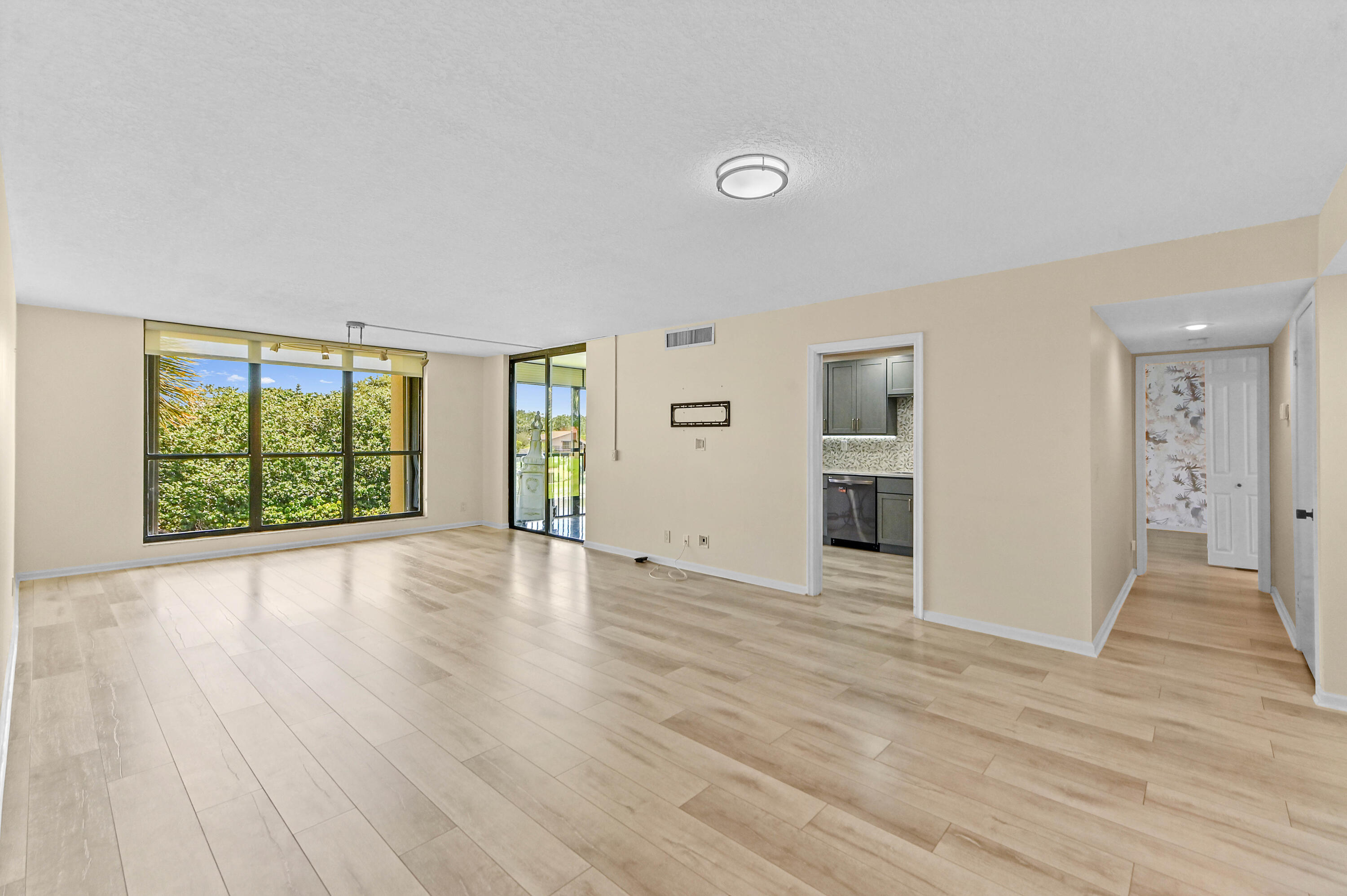 WOODLAND LAKES - Residential