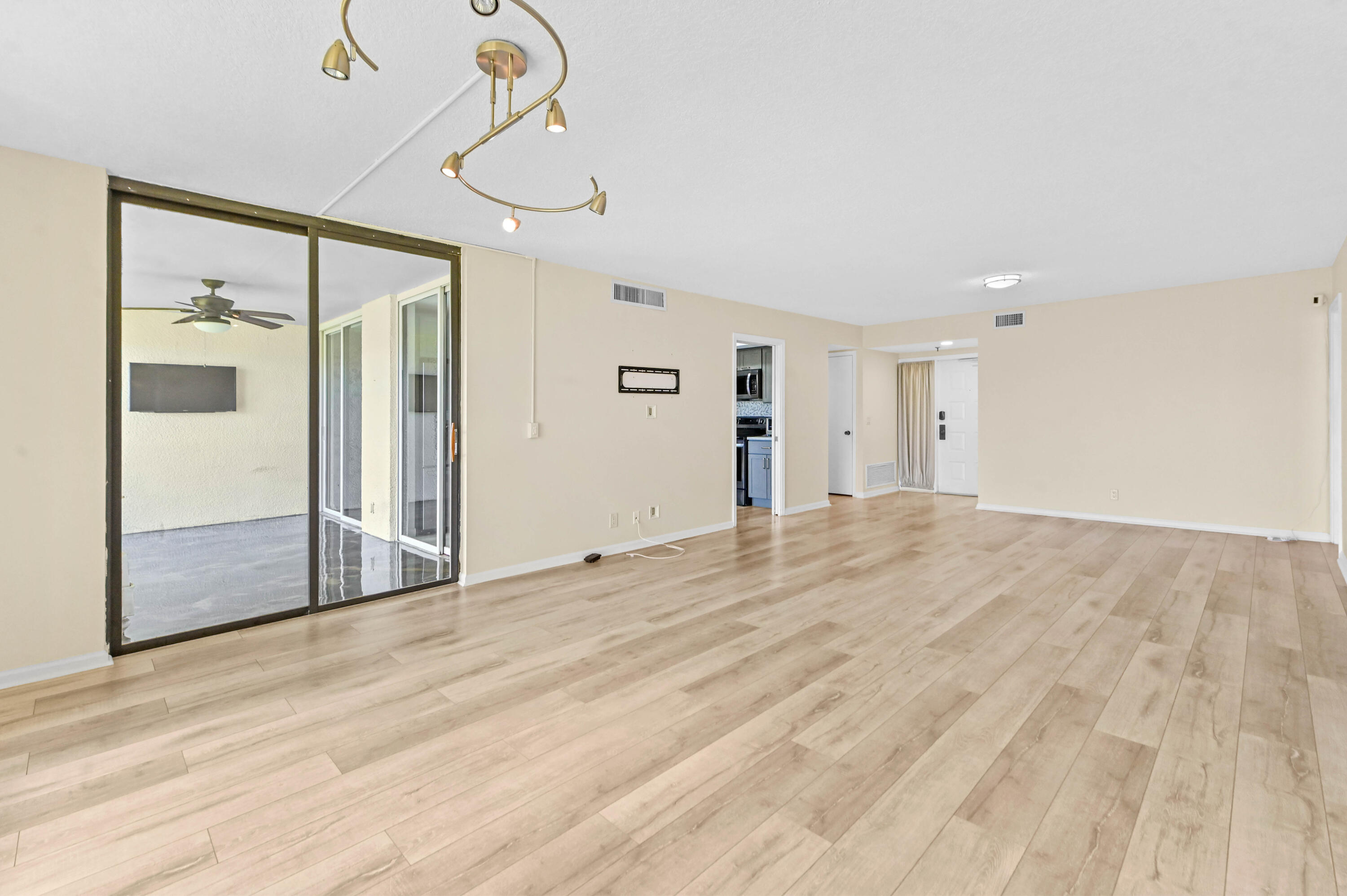 WOODLAND LAKES - Residential