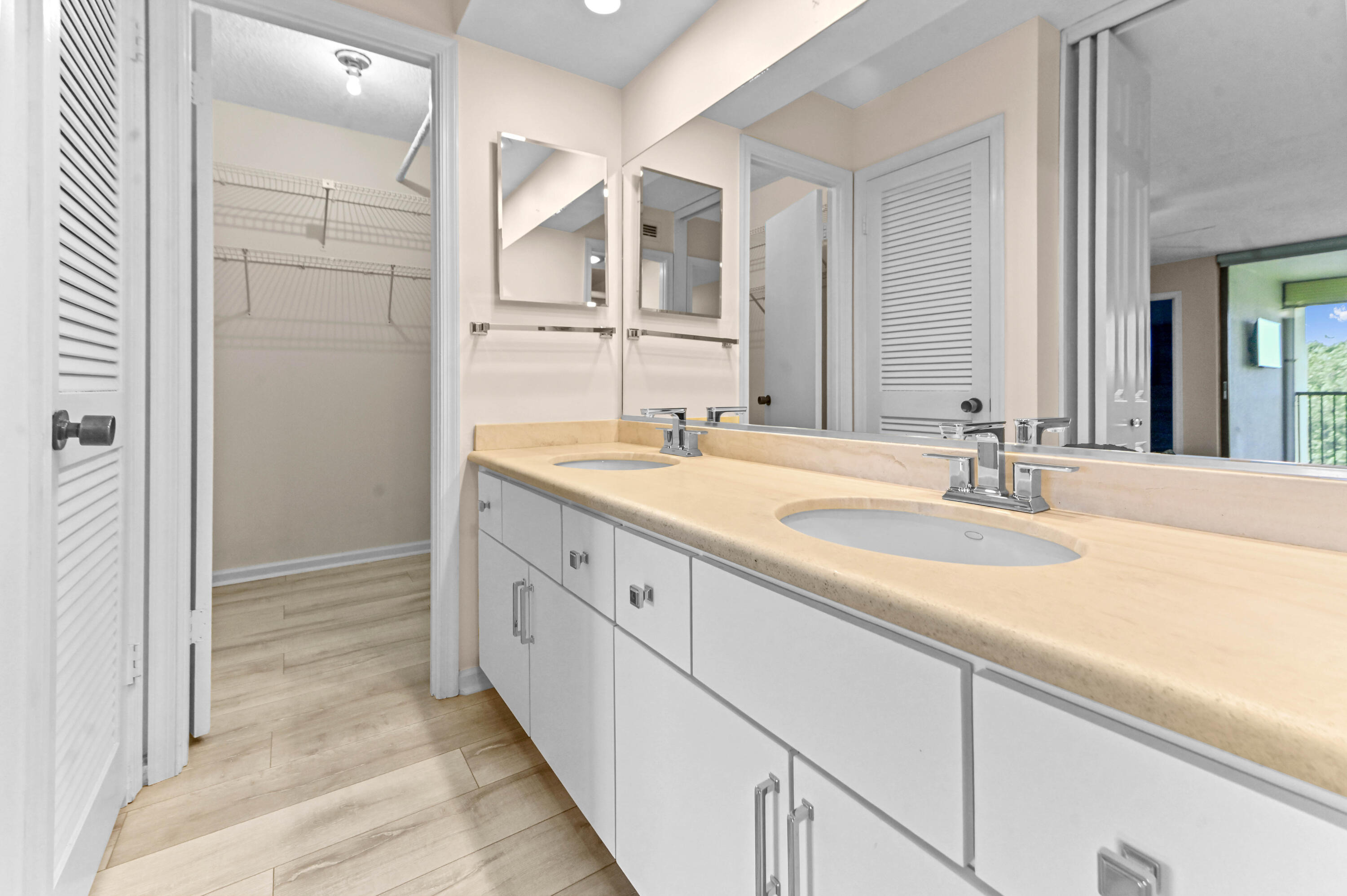 WOODLAND LAKES - Residential