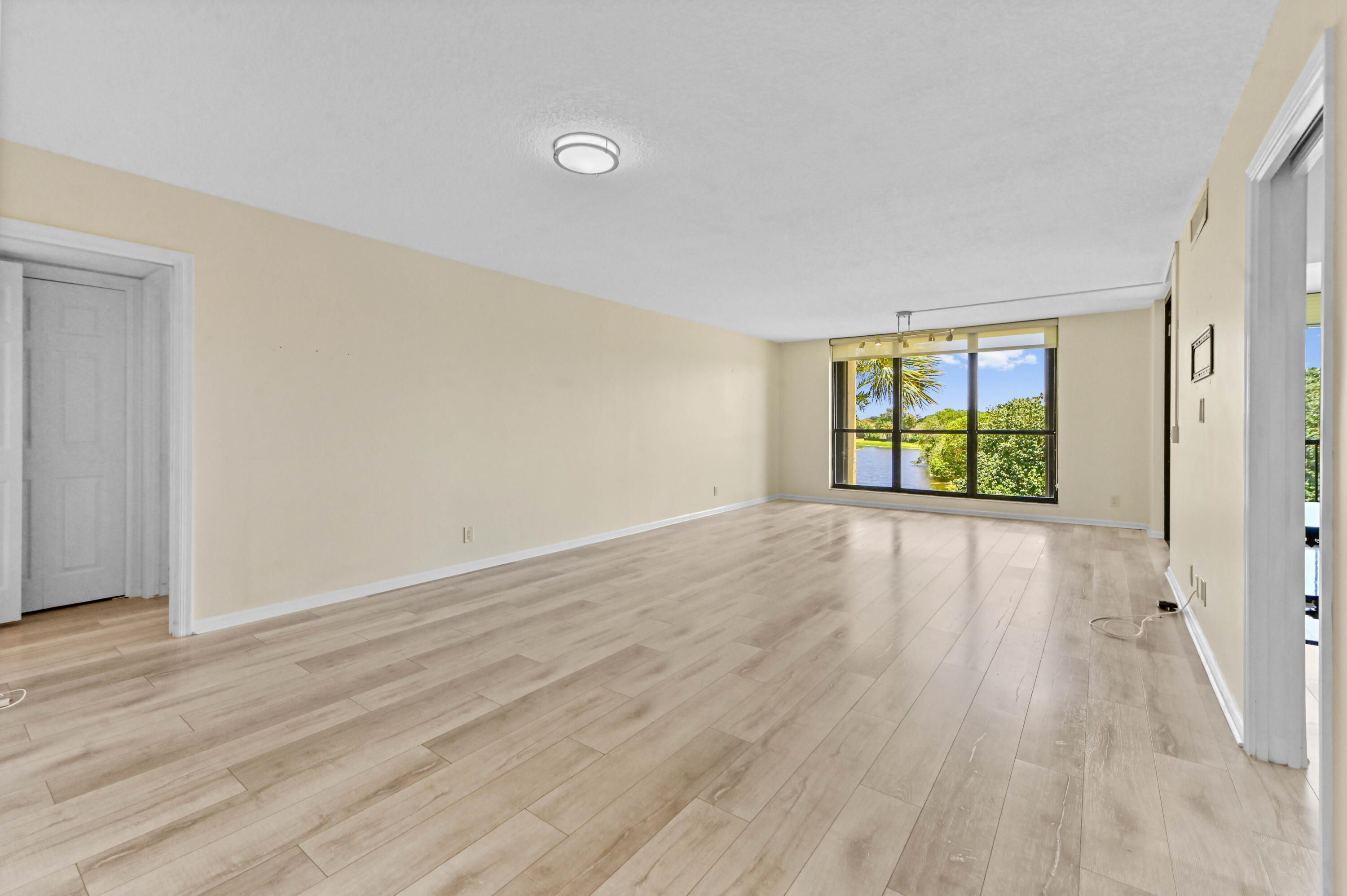WOODLAND LAKES - Residential
