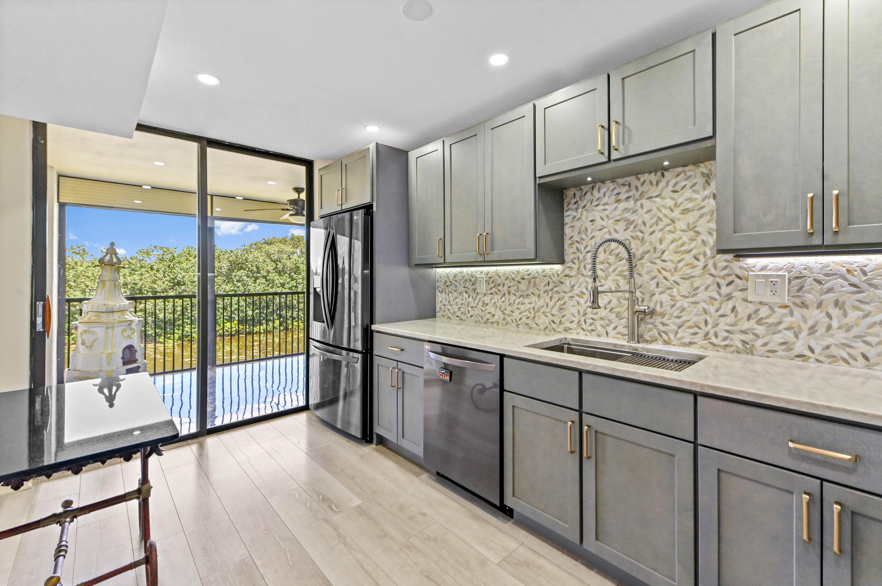 WOODLAND LAKES - Residential
