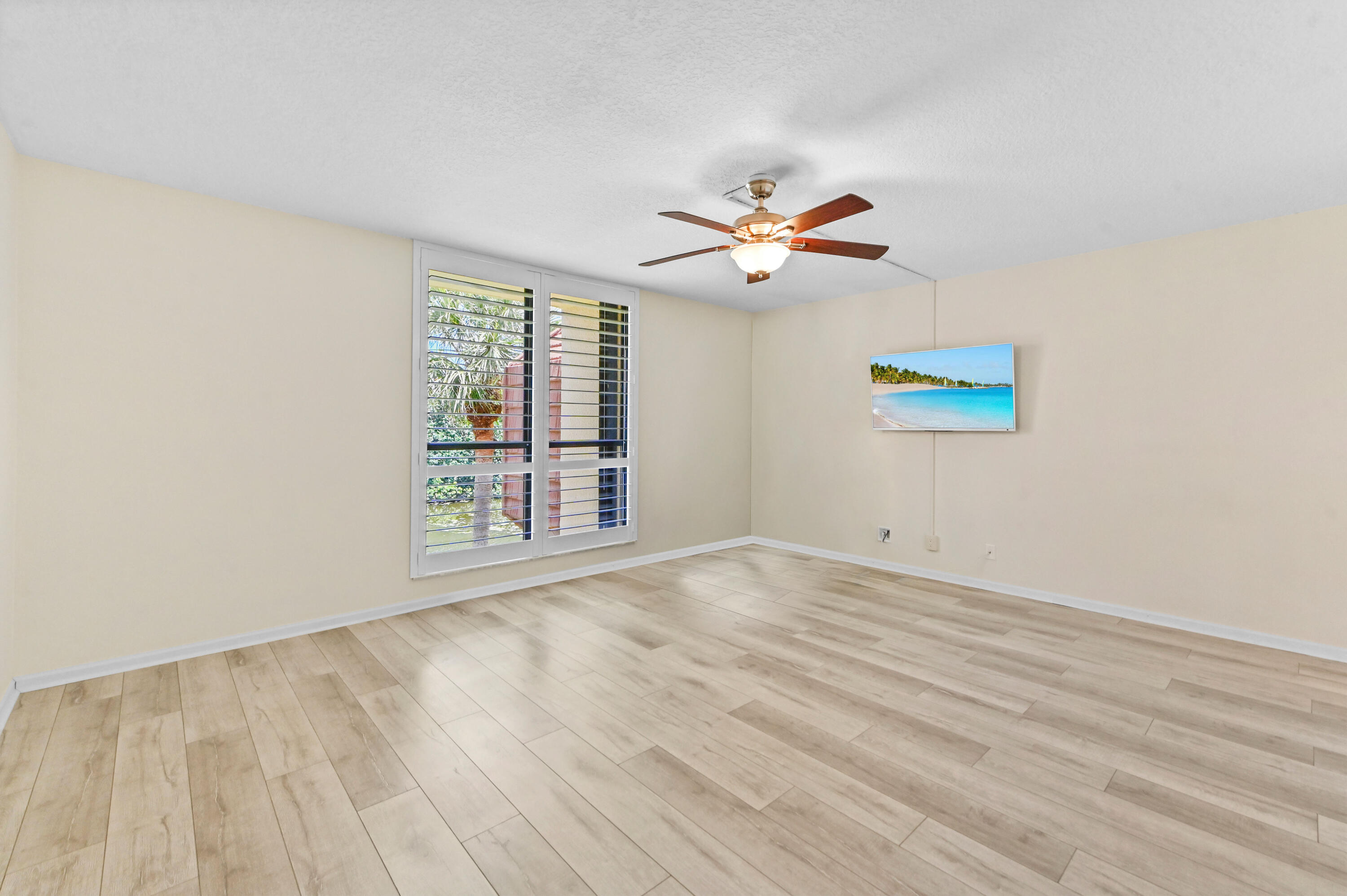 WOODLAND LAKES - Residential
