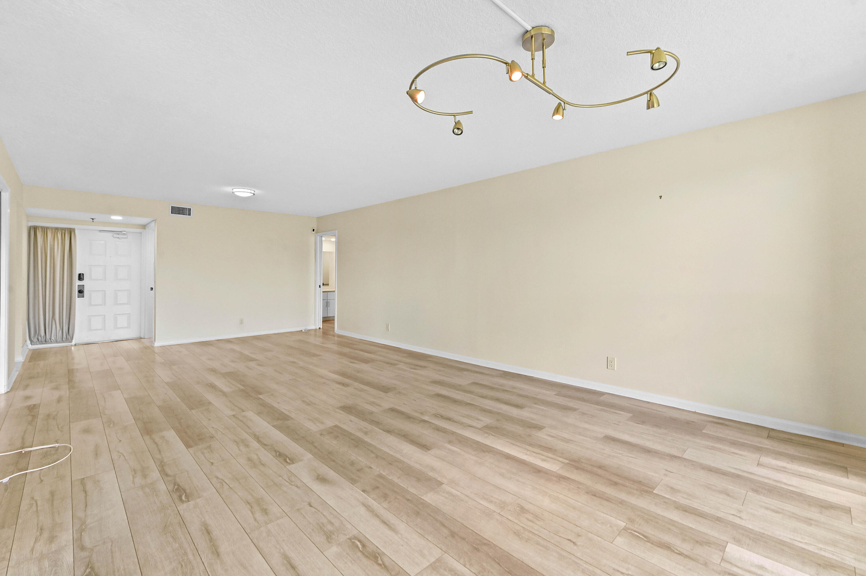 WOODLAND LAKES - Residential