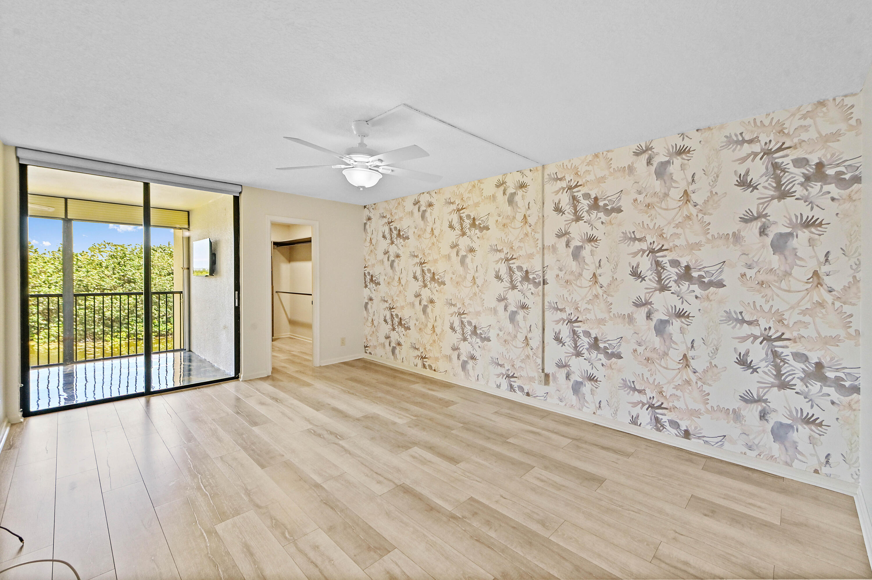 WOODLAND LAKES - Residential