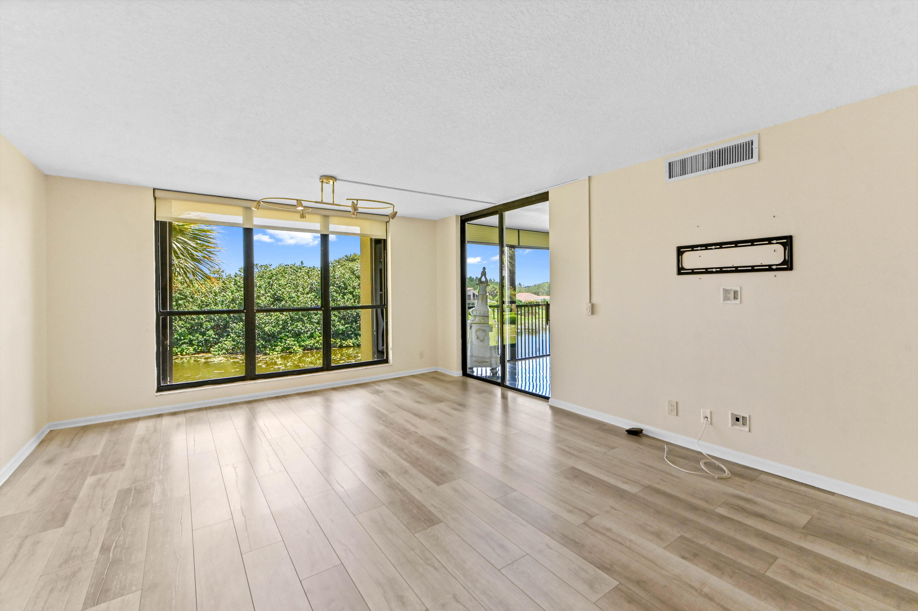 WOODLAND LAKES - Residential