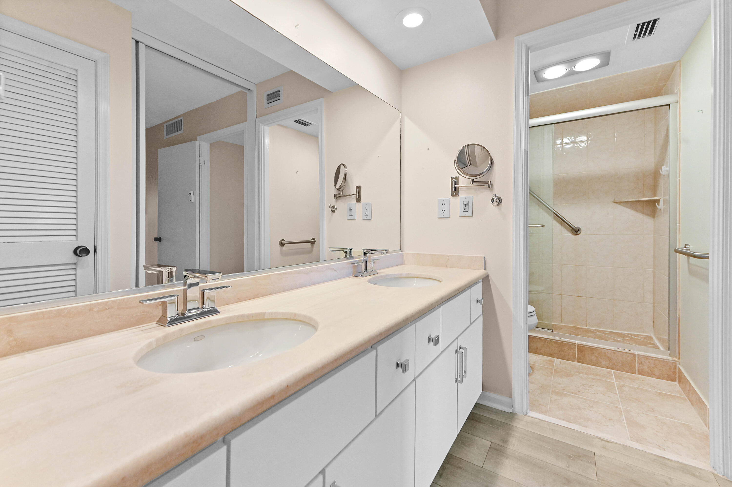 WOODLAND LAKES - Residential