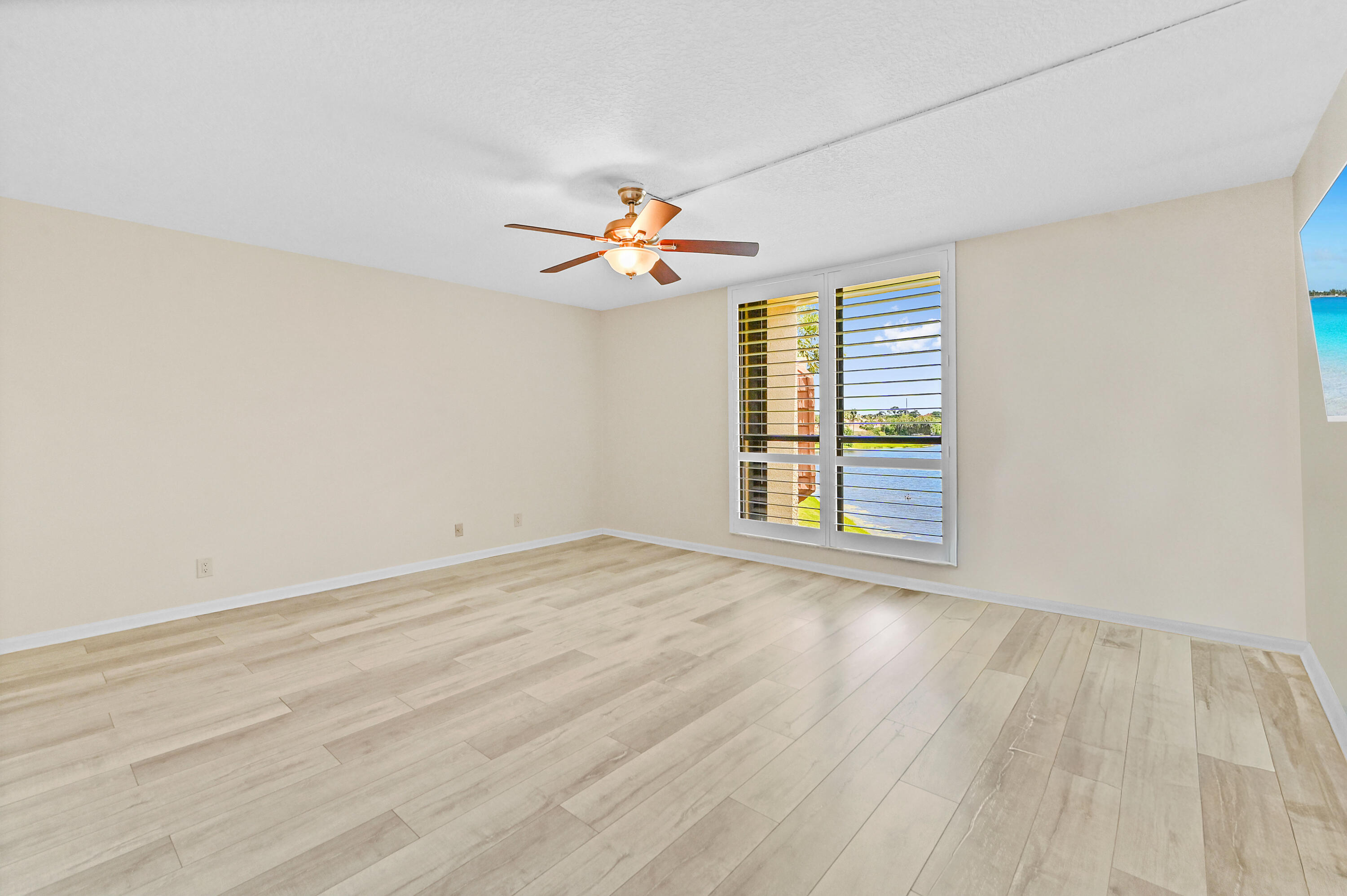 WOODLAND LAKES - Residential
