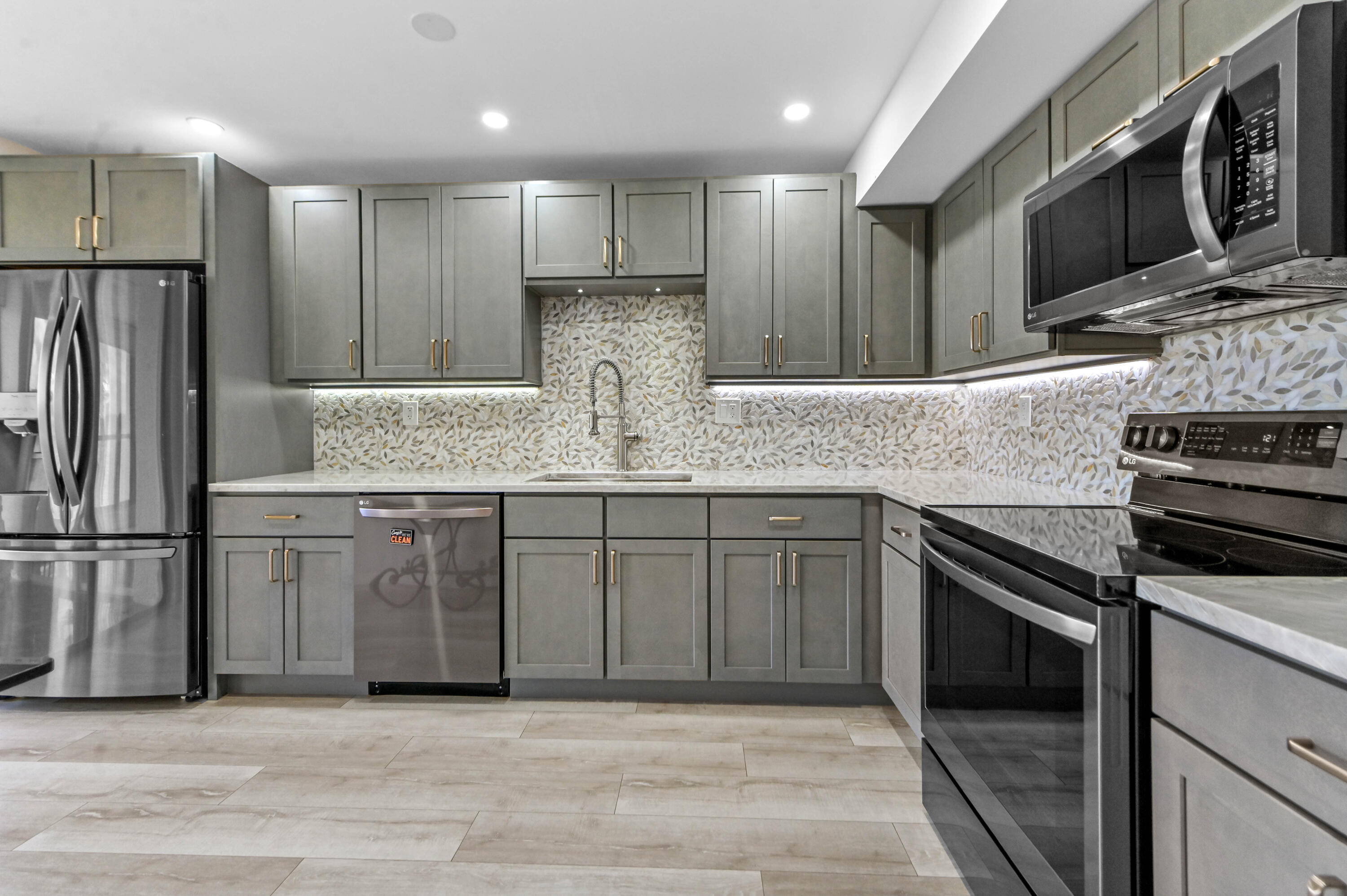 WOODLAND LAKES - Residential