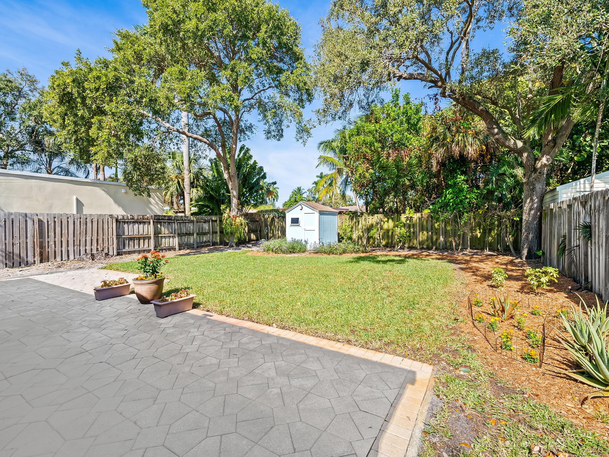 617 SW 12th Ct