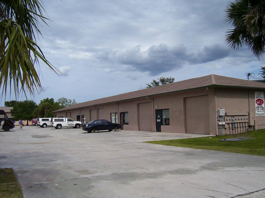 OFFICE/WAREHOUSE SPACE. GREAT LOCATION ON BILTMORE STREET.