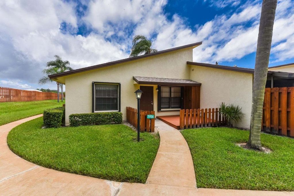 Photo of 7956 SE Villa Circle, Hobe Sound, FL 33455 (MLS # R11025196)