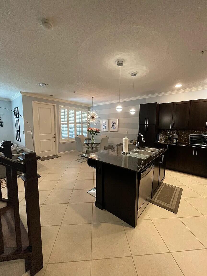CENTRA BLUE LAKE TOWNHOMES - Residential