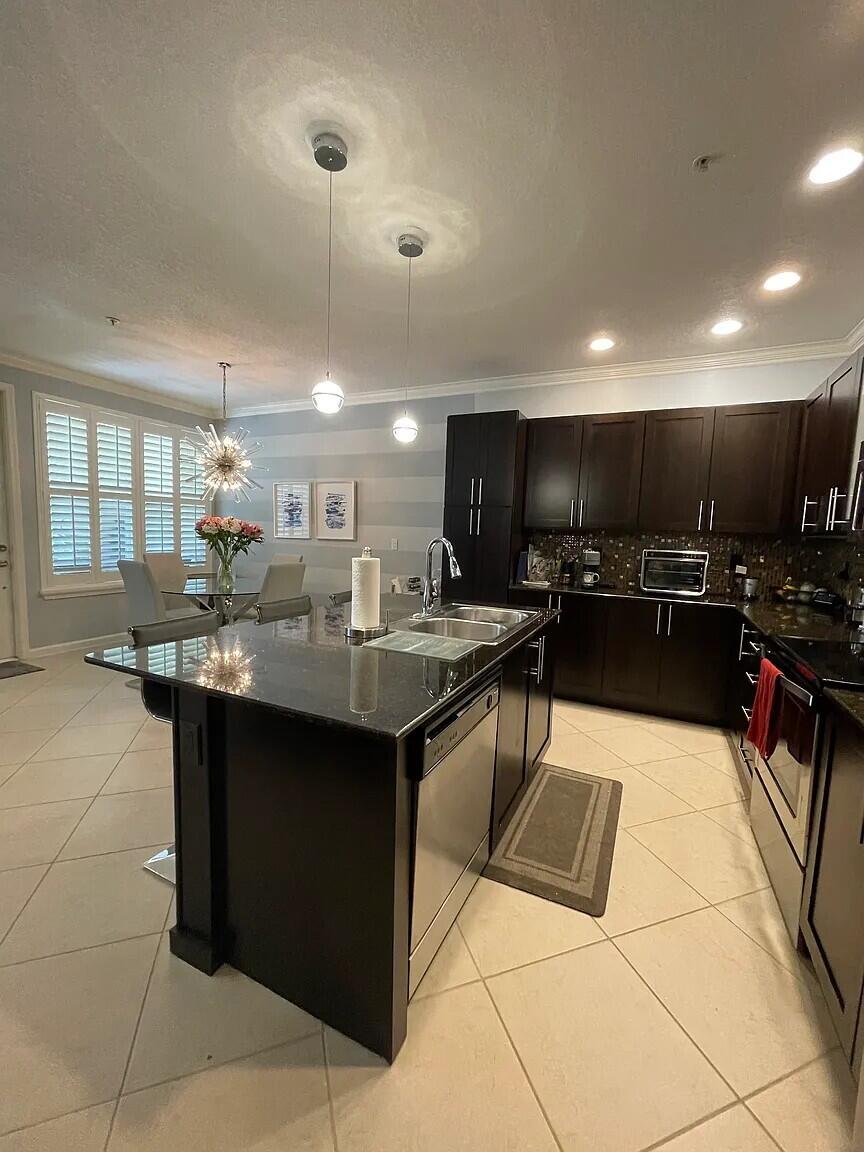 CENTRA BLUE LAKE TOWNHOMES - Residential