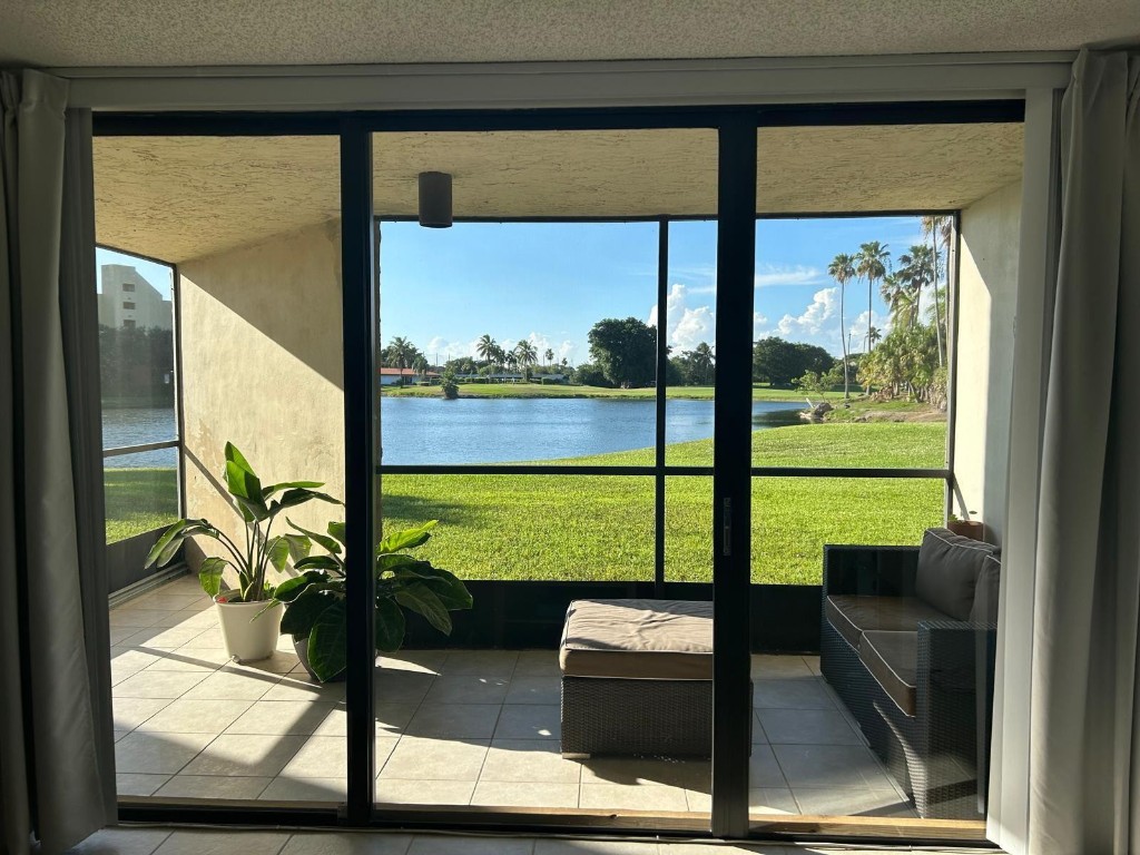 Country Club Apts at Bona - Residential