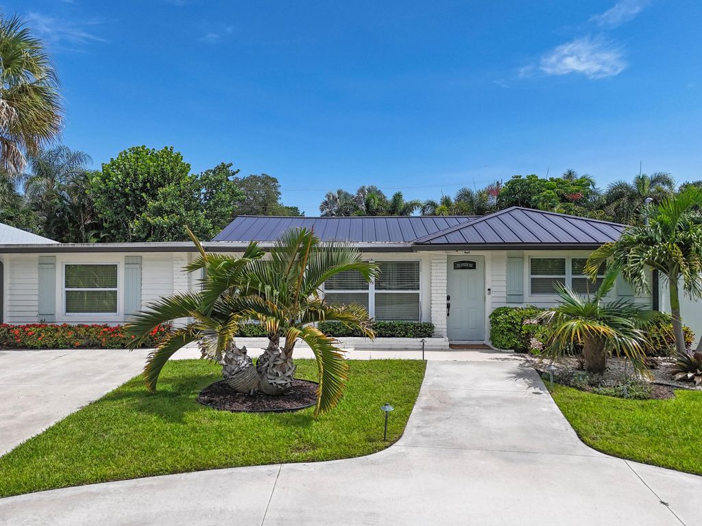Photo of 2427 COUNTRY OAKS Lane, Palm Beach Gardens, FL 33410 (MLS # B26054153)