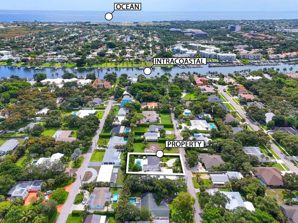 Photo of 2427 COUNTRY OAKS Lane, Palm Beach Gardens, FL 33410 (MLS # B26054153)