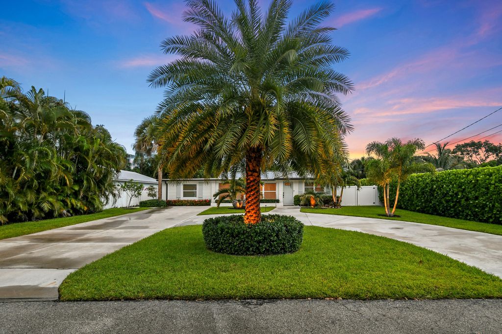Photo of 2427 COUNTRY OAKS Lane, Palm Beach Gardens, FL 33410 (MLS # B26054153)