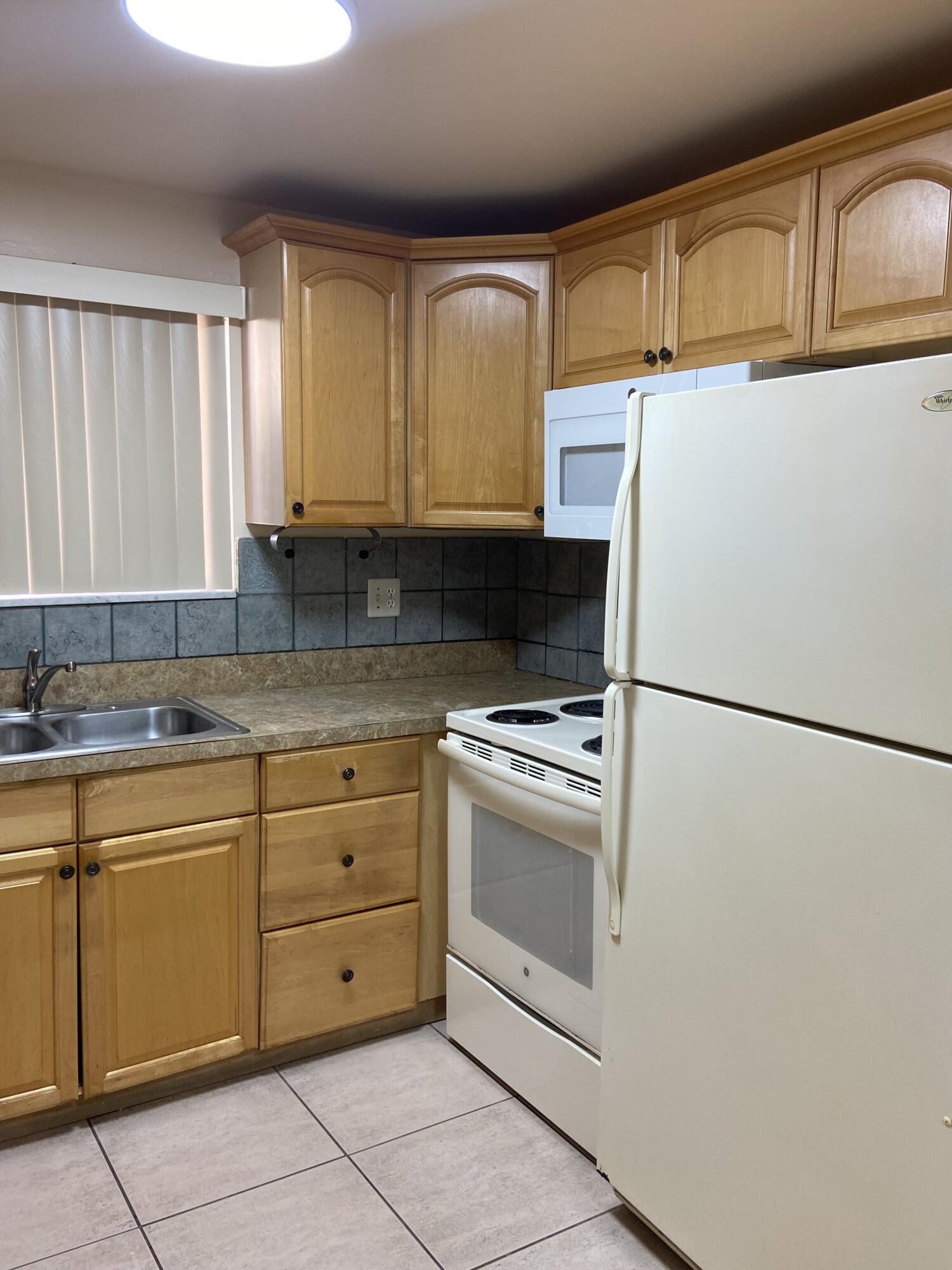 VILLAGE GREEN COVENTRY CONDO - Residential Lease