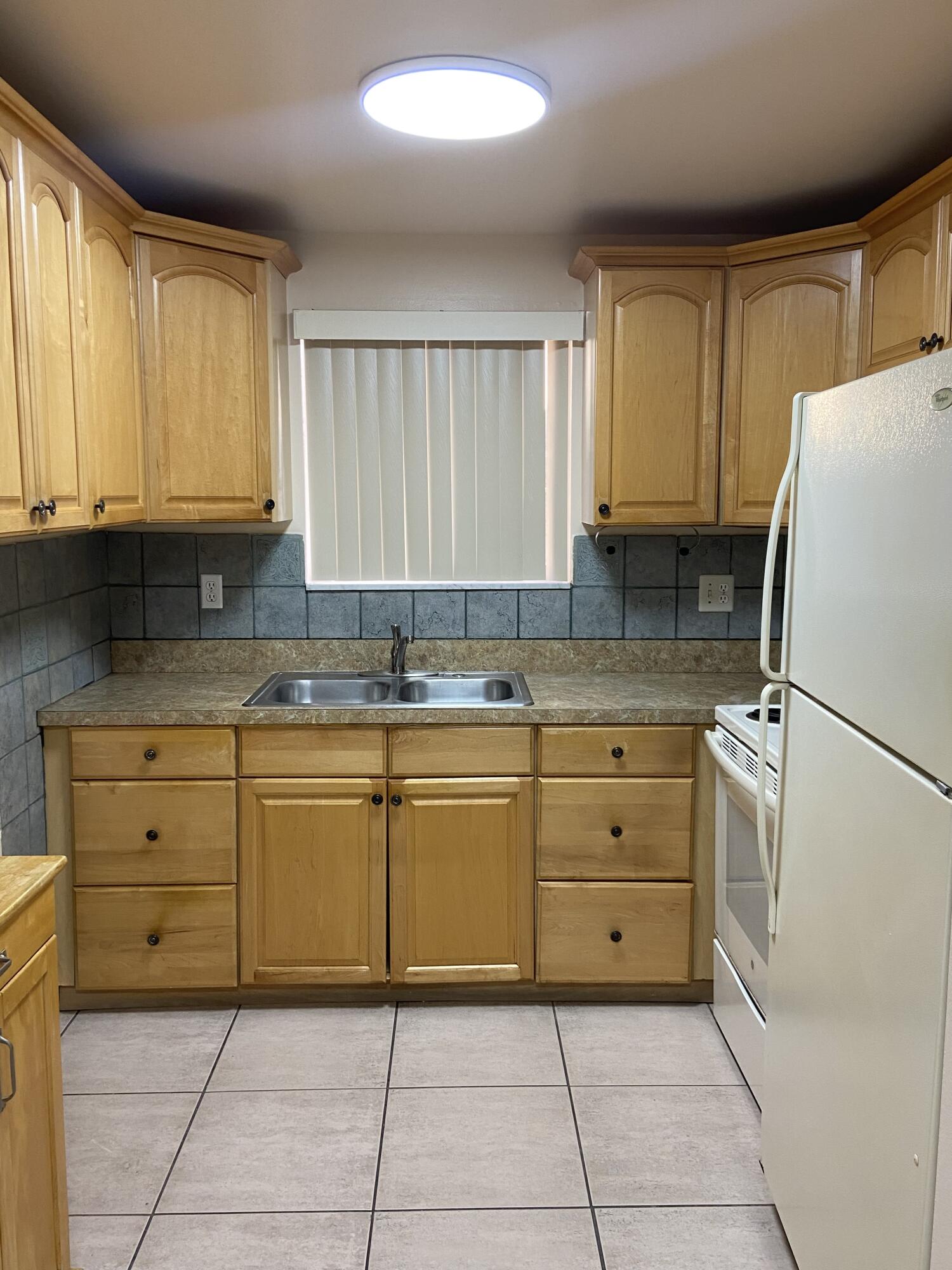 VILLAGE GREEN COVENTRY CONDO - Residential Lease