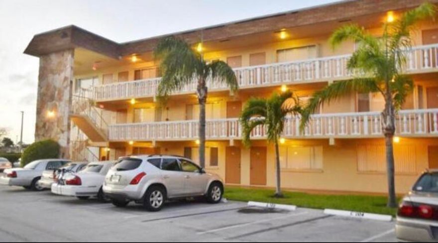 Wonderful great corner first floor apartment +55 community with basic cable included full of amenities to enjoy, located in the heart of Palm Springs a few steps  to Supermarkets, Shopping Centers, Gas  Stations, Schools, and just 5 minutes driving to the beaches.