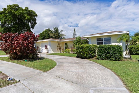Tiny photo for 2867 SE 1st Court, Boynton Beach, FL 33435 (MLS # B26090572)