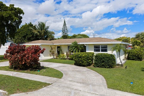 Photo of 2867 SE 1st Court, Boynton Beach, FL 33435 (MLS # B26090572)