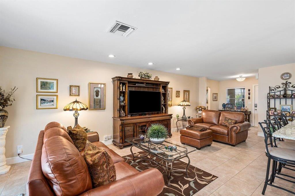 DELRAY VILLAS - Residential