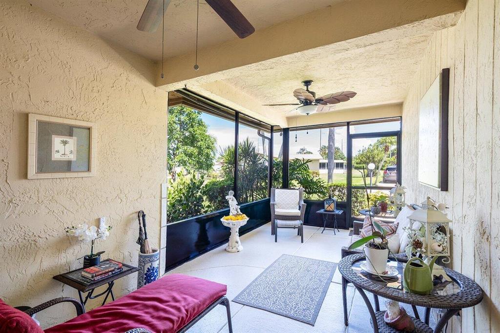 DELRAY VILLAS - Residential