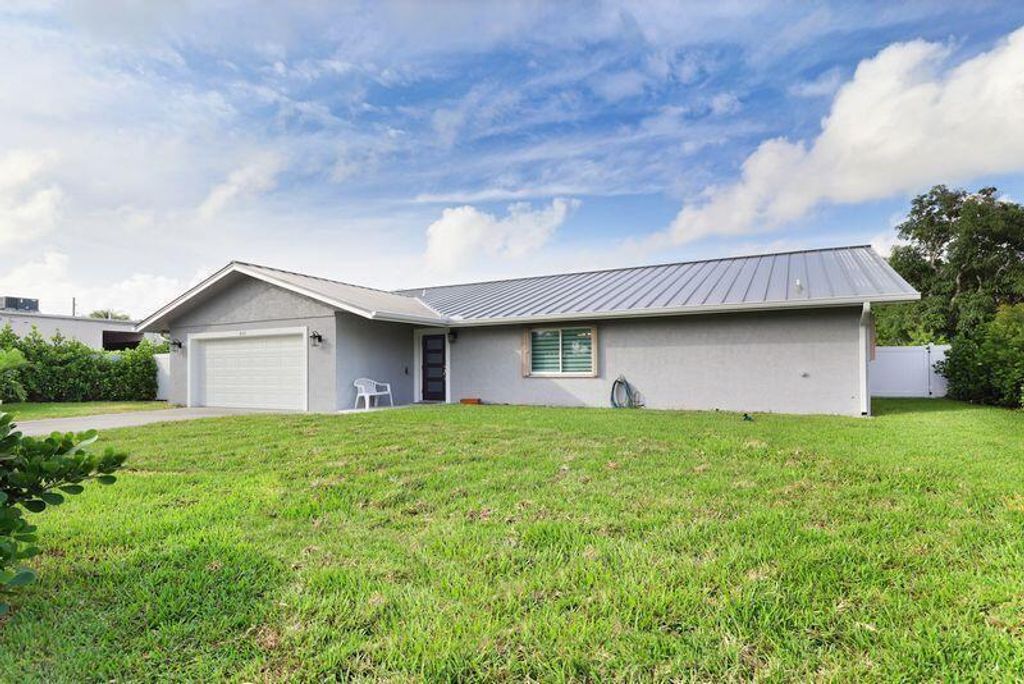 Photo of 615 NE 15th Place, Boynton Beach, FL 33435 (MLS # B26034883)
