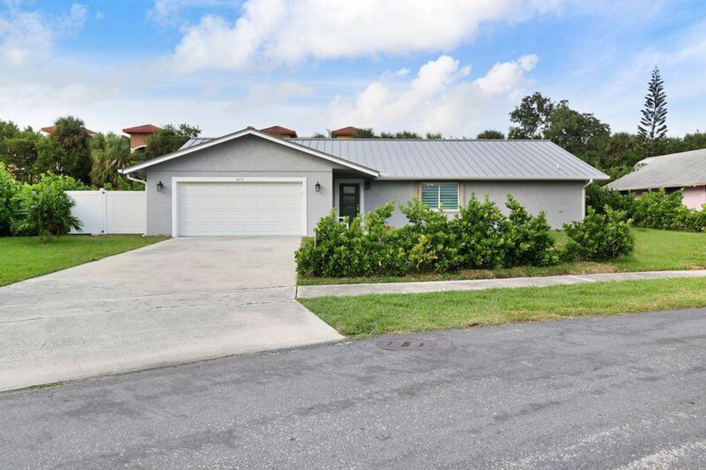 Photo of 615 NE 15th Place, Boynton Beach, FL 33435 (MLS # B26034883)