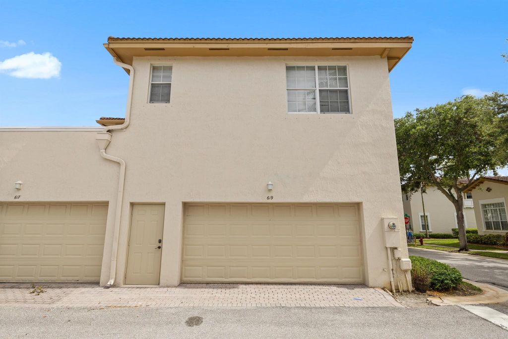 Photo of 619 NW 25th Avenue, Boynton Beach, FL 33426 (MLS # R11103069)