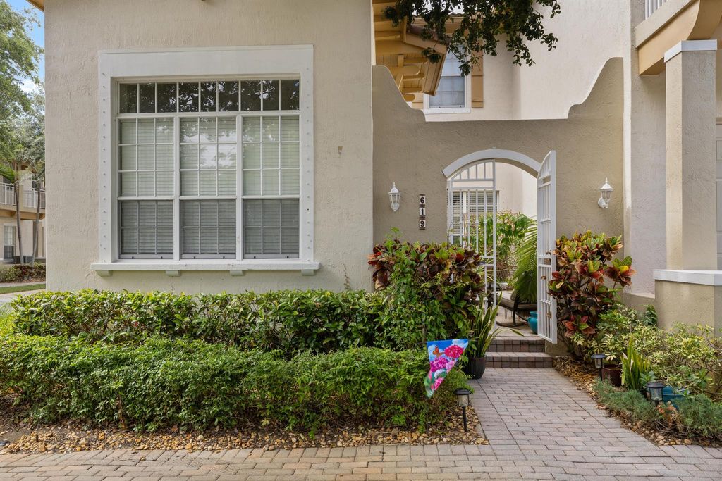 Photo of 619 NW 25th Avenue, Boynton Beach, FL 33426 (MLS # R11103069)