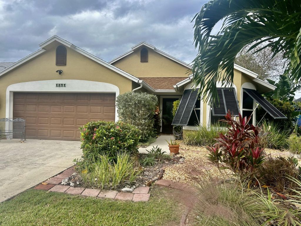 Photo of 6077 Lucerne Street, Jupiter, FL 33458 (MLS # R10932603)