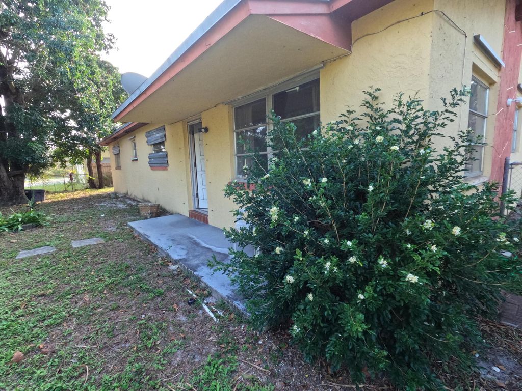 Photo of 1012 Alto Road, Lantana, FL 33462 (MLS # R10953772)