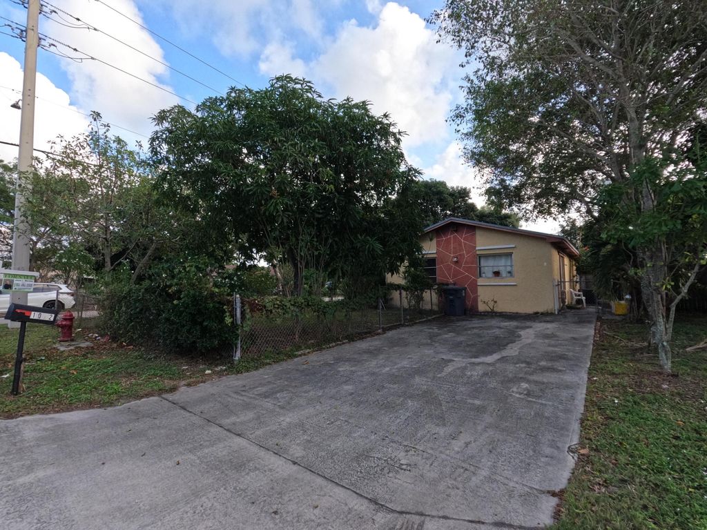 Photo of 1012 Alto Road, Lantana, FL 33462 (MLS # R10953772)