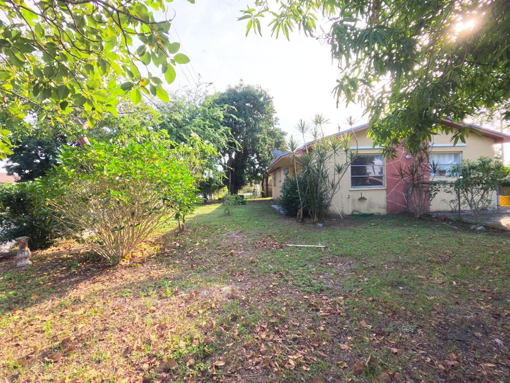 Photo of 1012 Alto Road, Lantana, FL 33462 (MLS # R10953772)