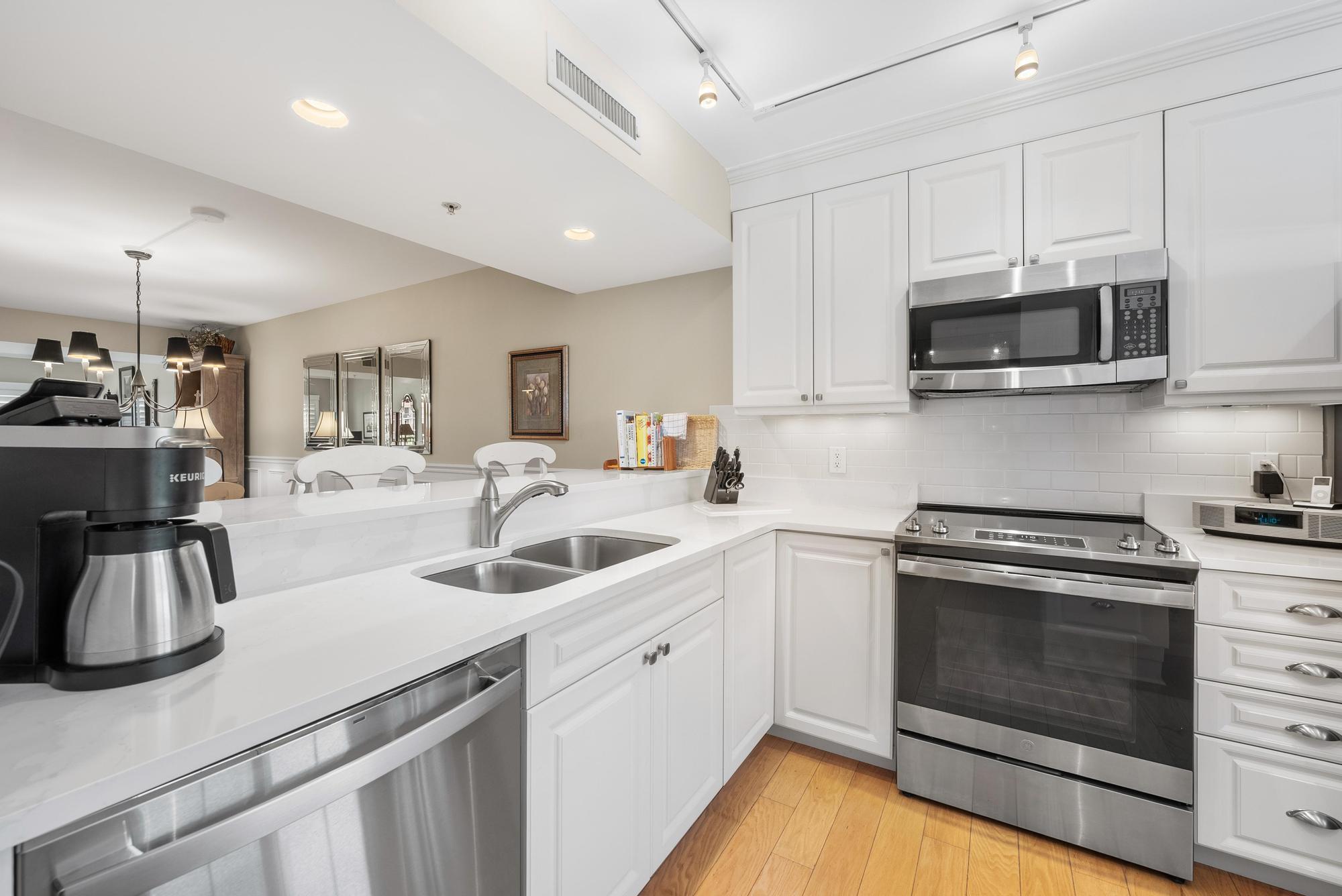 1301 Seafarer Circle 405