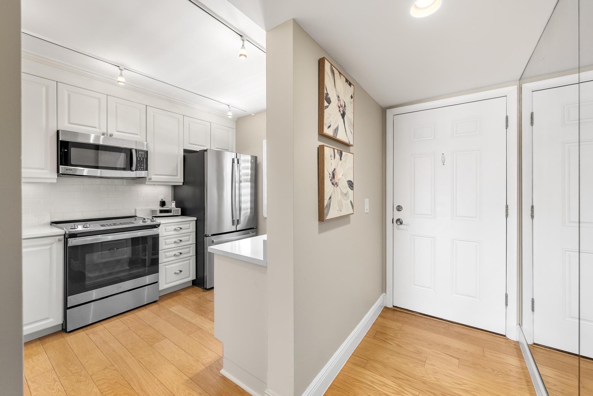 1301 Seafarer Circle 405