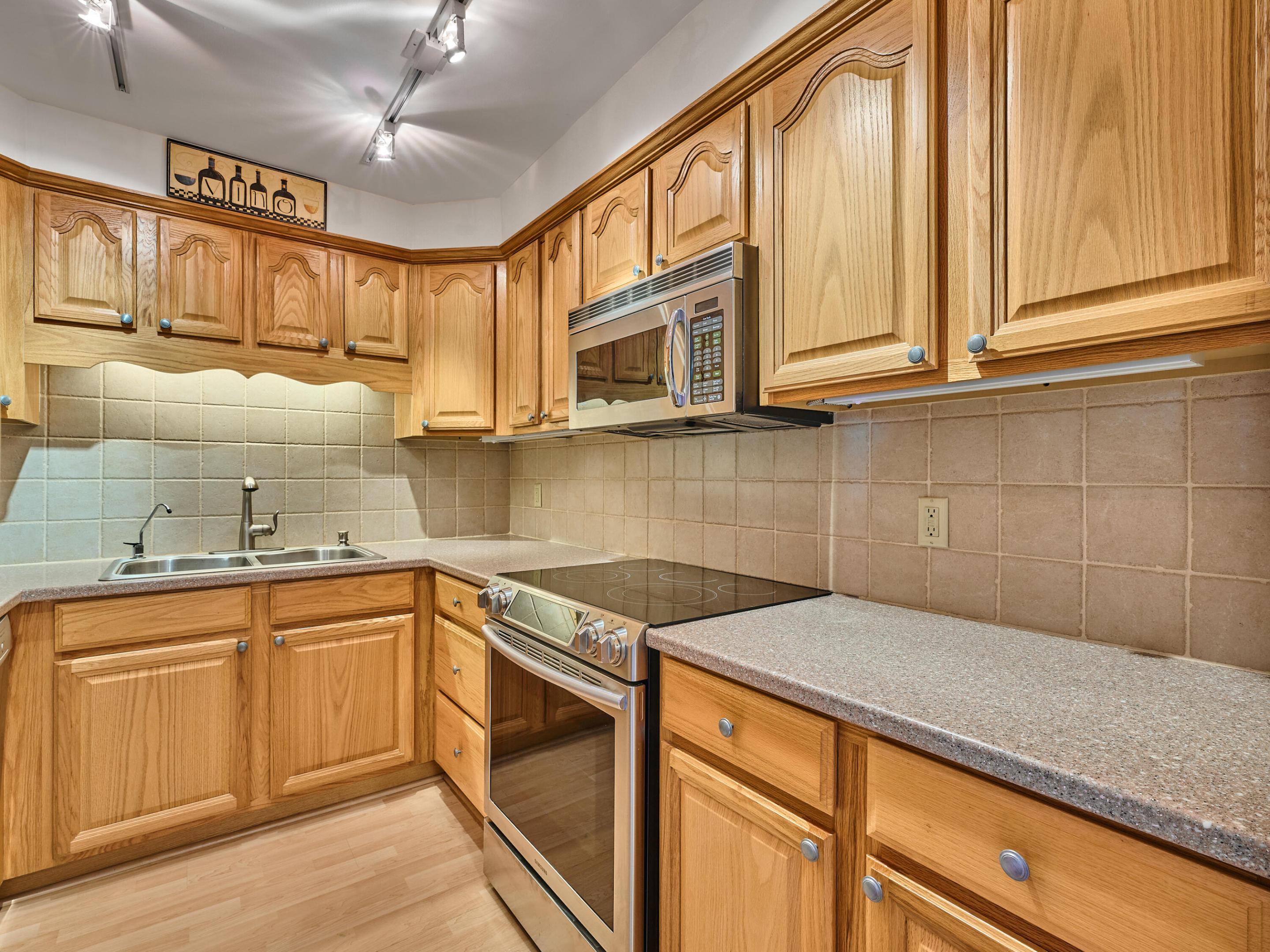 GEMINI CONDO - Residential