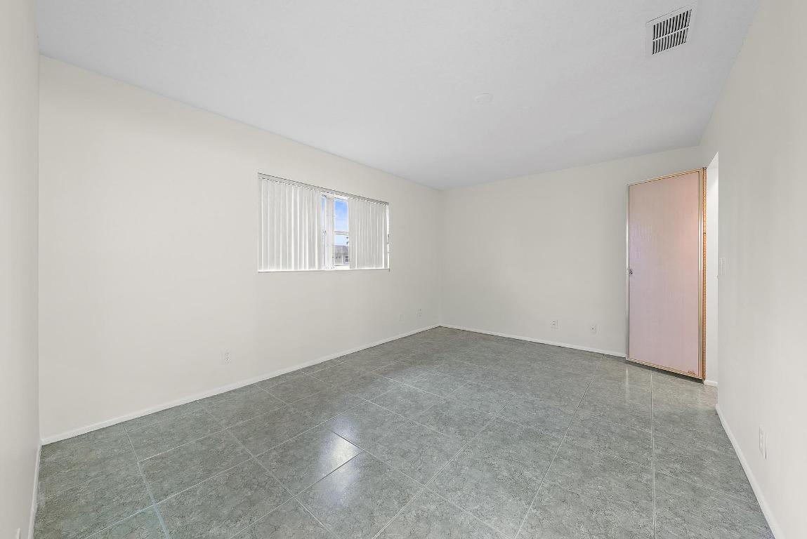 CRESTHAVEN TOWNHOMES SEC 5 CONDO - Residential