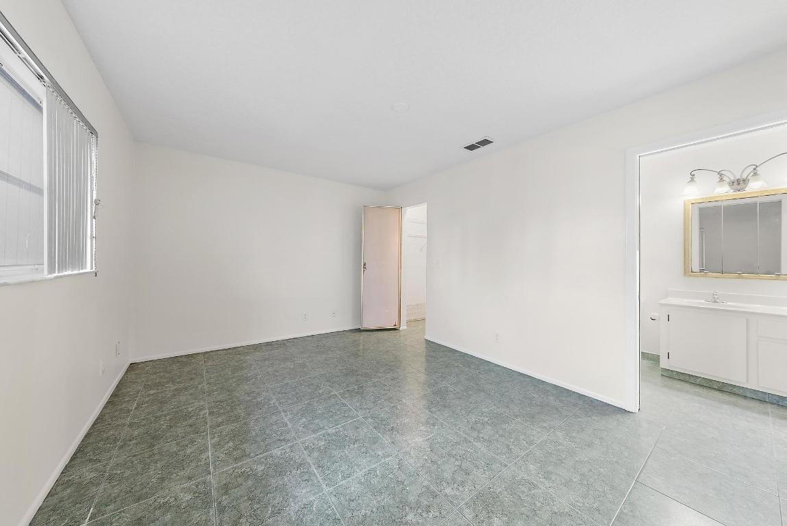 CRESTHAVEN TOWNHOMES SEC 5 CONDO - Residential
