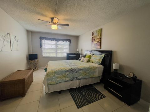 Tiny photo for 4640 W Lucerne Lakes Blvd Blvd W #404, Lake Worth, FL 33467 (MLS # B26020568)