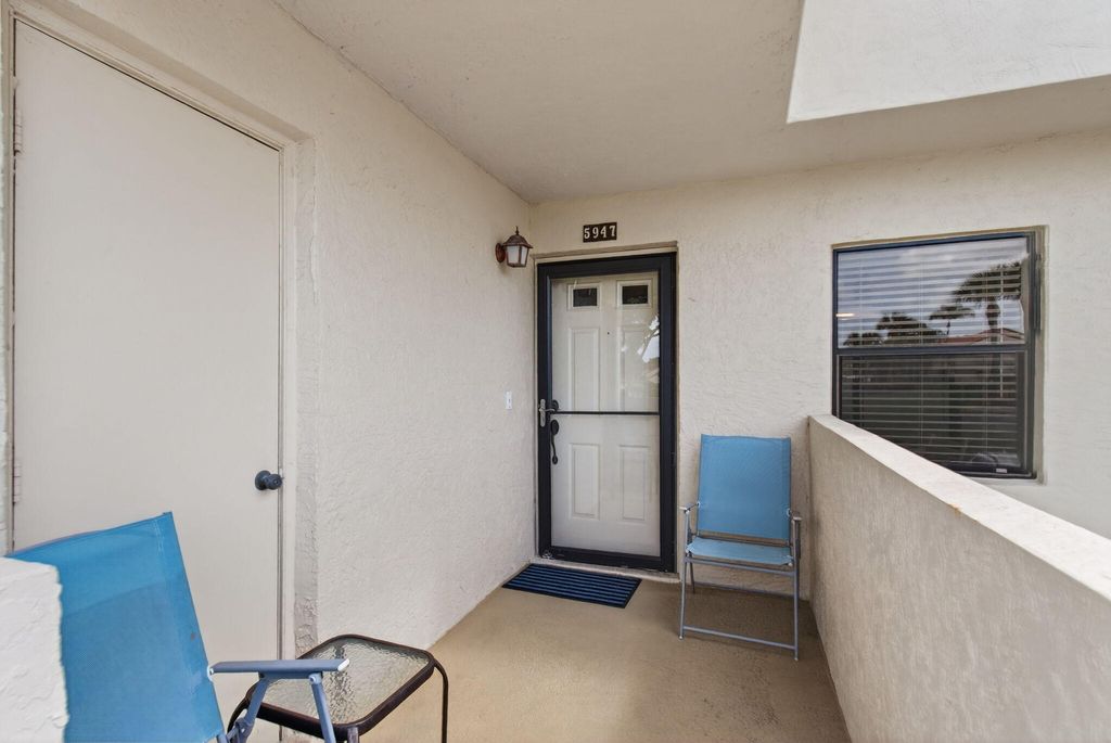 Photo of 5947 Parkwalk Drive, Boynton Beach, FL 33472 (MLS # R11098197)