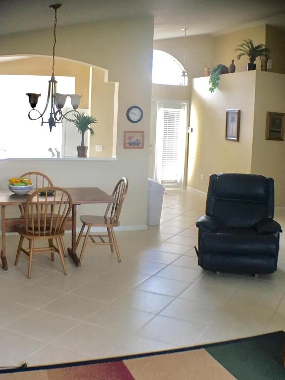 VALENCIA FALLS 7 - Residential